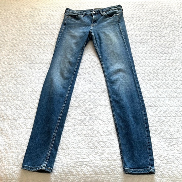 Calvin Klein Jeans 001 Super Skinny Mid Rise Jeans Med Wash Size 6 - Picture 8 of 15